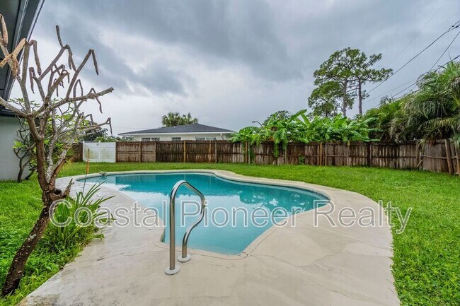 Building Photo - 4600 Venetian Blvd NE
