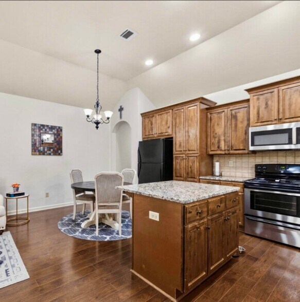 Building Photo - 343 Chimney Rock Blvd