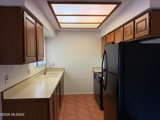 Building Photo - 5750 N Camino Esplendora