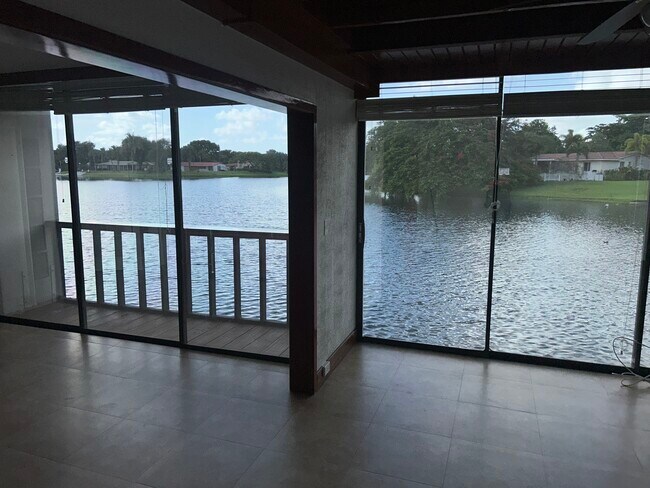 Building Photo - 6614 Miami Lakes Dr