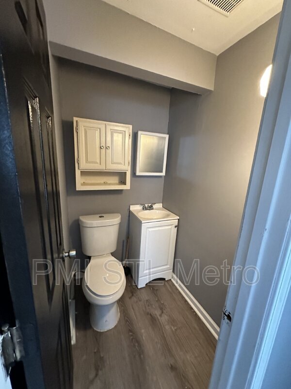 Building Photo - 705 Beardsley Ct