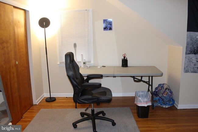 Building Photo - 107 Laurel Ave