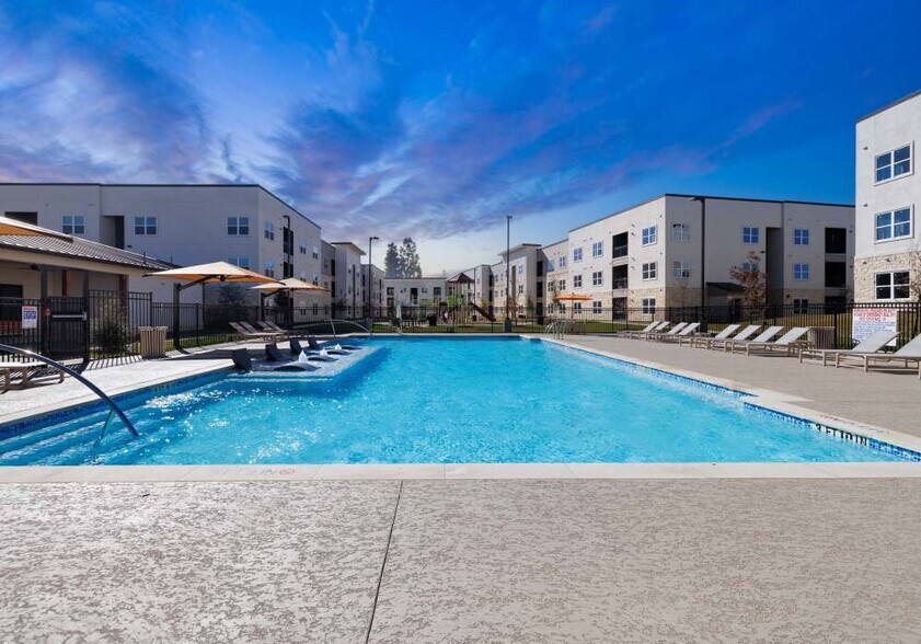 Building Photo - Walnut Springs