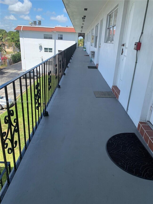 Building Photo - 2420 Johnson St