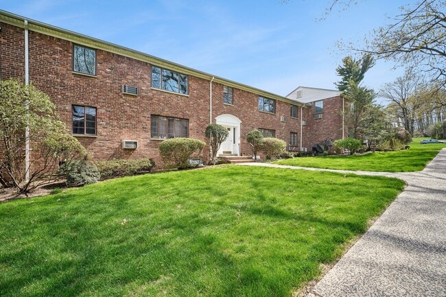 Building Photo - 69B Troy Dr