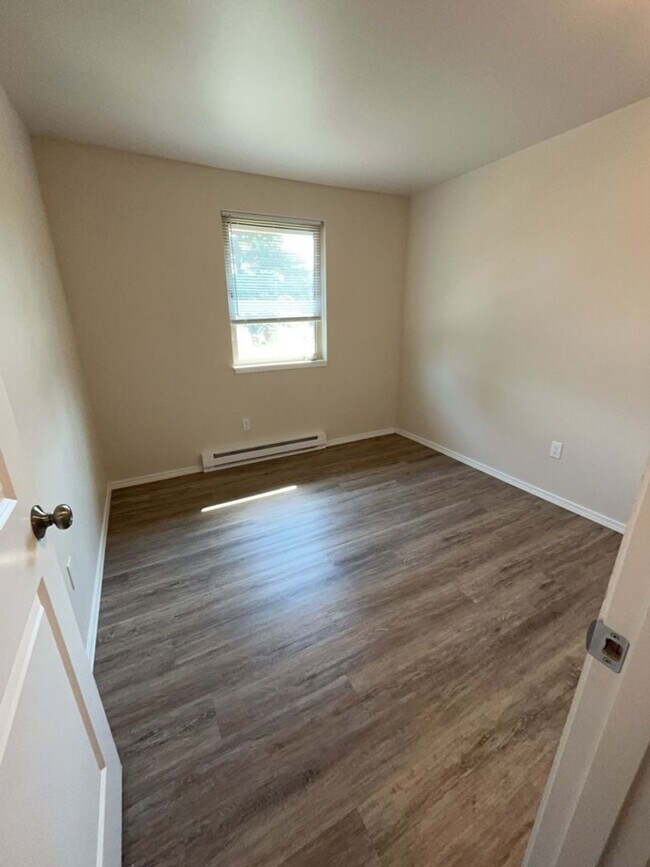 Building Photo - 2319 Wilson Ave