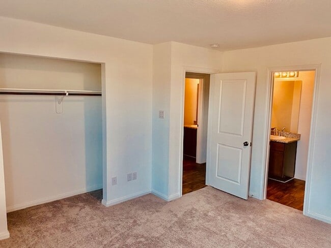 Building Photo - Beautiful Brand New 3 bedroom 2 bath lease...