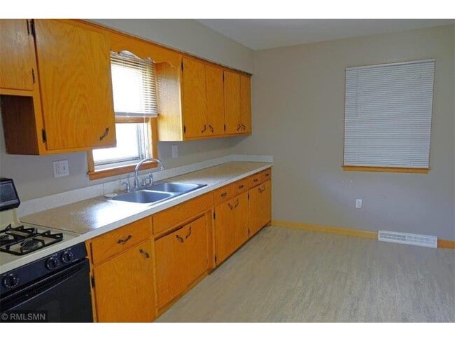 Building Photo - 62 W Woodridge Dr