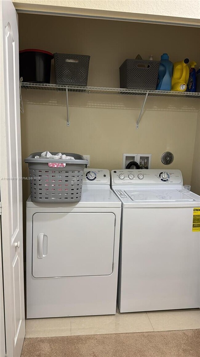 Building Photo - 8437 Blue Cove Way