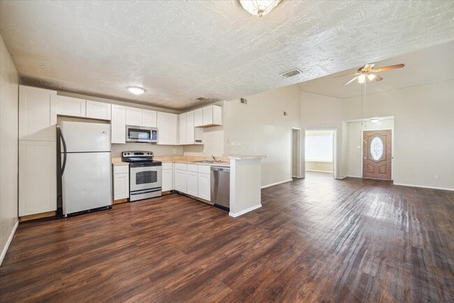 Building Photo - 23902 Silversmith Ln