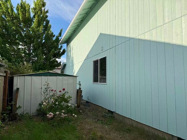 Building Photo - Fresh interior and exterior new painting