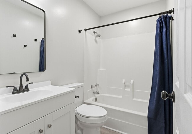 Building Photo - 2bed/1bath Duplex