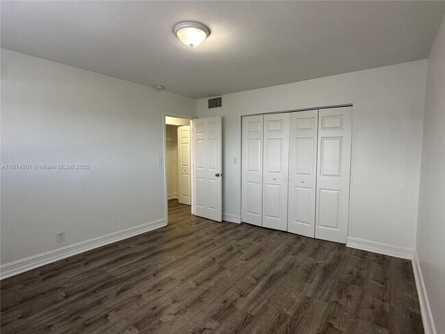 Building Photo - 1400 NE 56th St