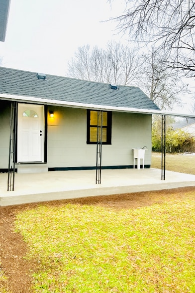 Building Photo - 4932 Roanoke St