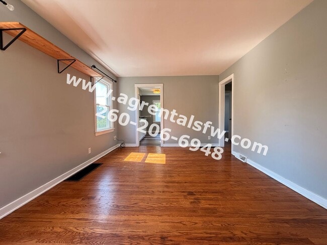 Building Photo - 522 Curdes Ave