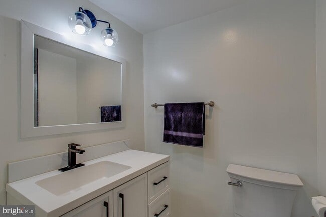 Building Photo - 203 Yoakum Pkwy