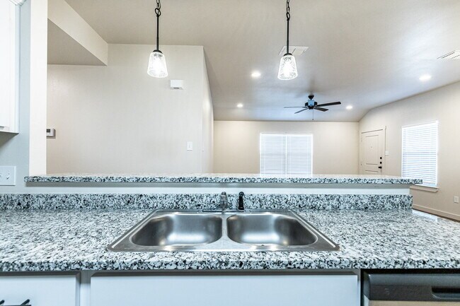 Building Photo - Half off first full month's rent! Zero Dep...