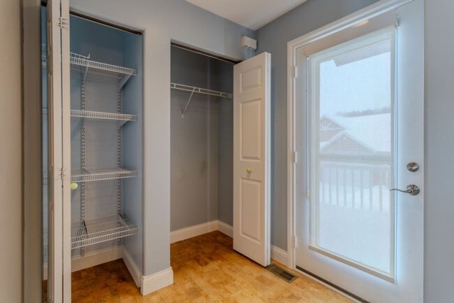 Building Photo - Modern Living Meets Cozy Charm