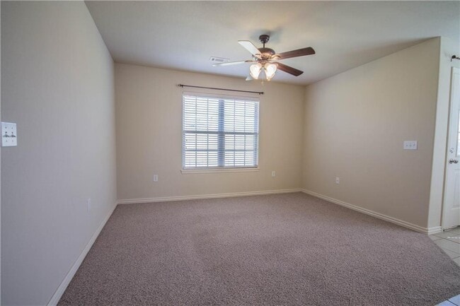 Building Photo - 931 Kensington Dr