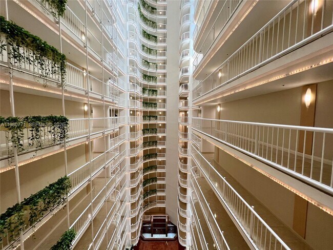 Building Photo - 1717 N Bayshore Dr