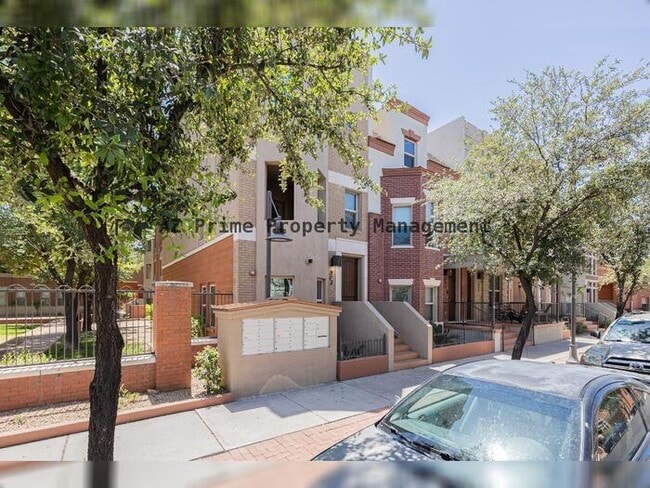 Building Photo - 563 W 6th St