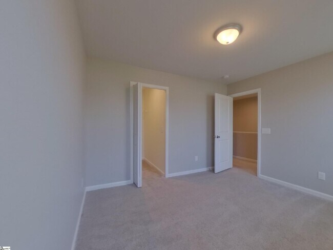 Building Photo - 120 Castlebrook Dr