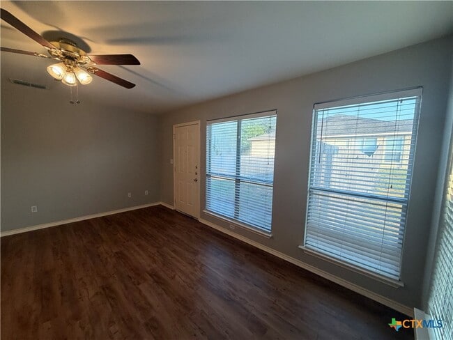 Building Photo - 2752 FM1044