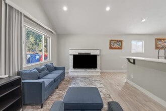 Building Photo - 1001 N Shamrock St