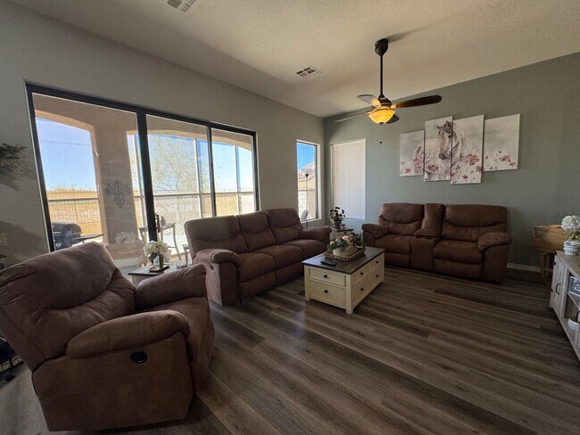 Building Photo - 3 BR Furnished w/Utilities-Vacation Rental- Laughlin Ranch