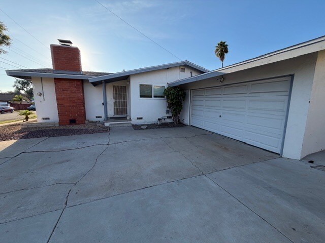 Building Photo - 6322 Clyde Ave