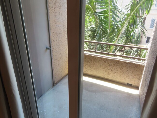 Building Photo - Two Bedroom, Two Bathroom Condo in UTC