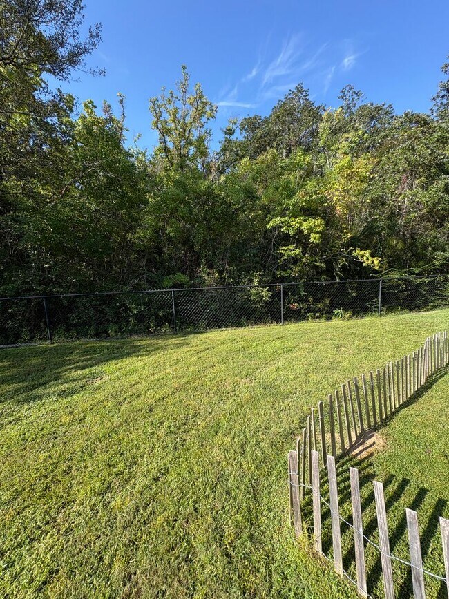 Building Photo - 131 Big Oaks Ln