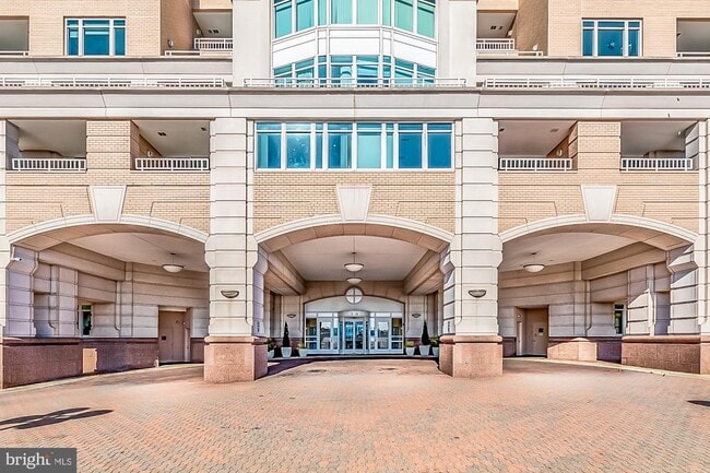 Building Photo - 100 Harborview Dr