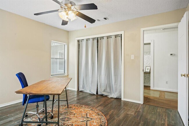 Building Photo - 1118 Fisher St