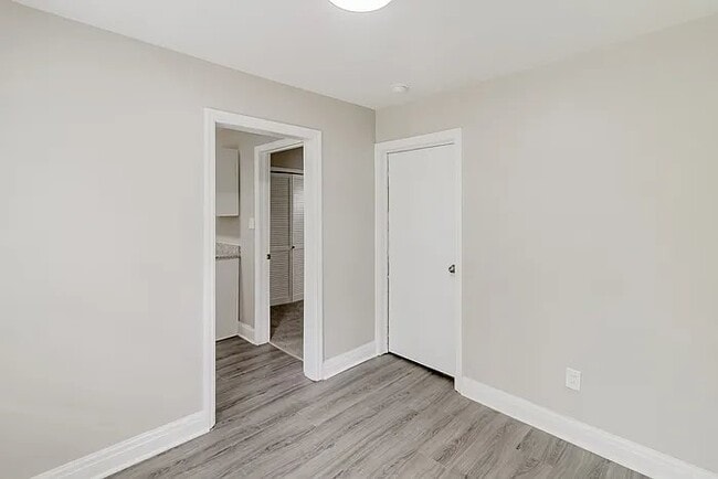 Building Photo - 608 12th Ave