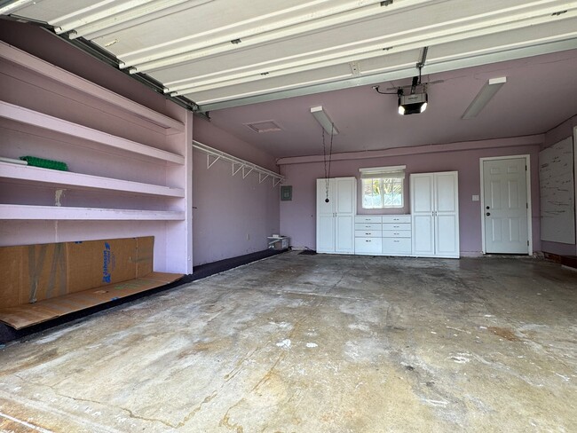 Building Photo - 8829 Greenview Pl