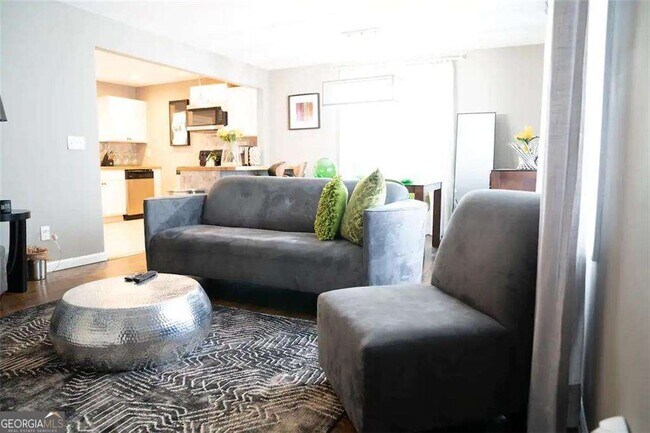 Building Photo - 284 Barfield Ave SW