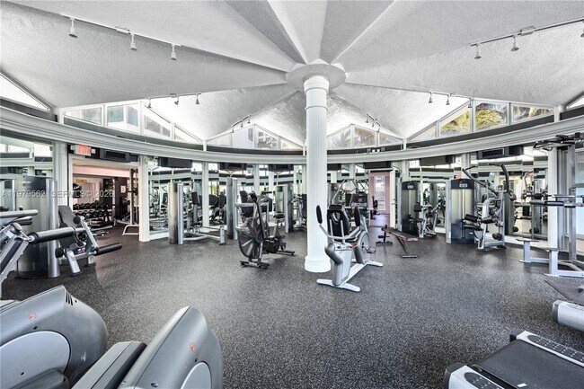 Building Photo - 5055 Collins Ave