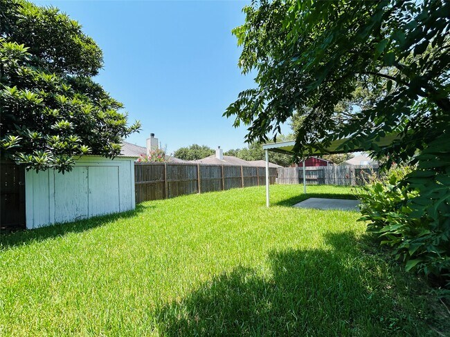 Building Photo - 1404 Helmsley Dr