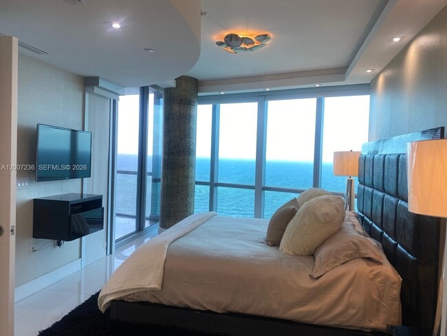 Building Photo - 17121 Collins Ave