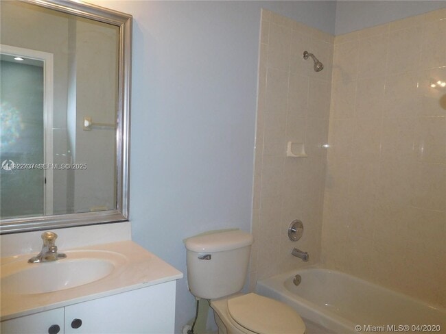 Building Photo - 646 NE 21st Ave