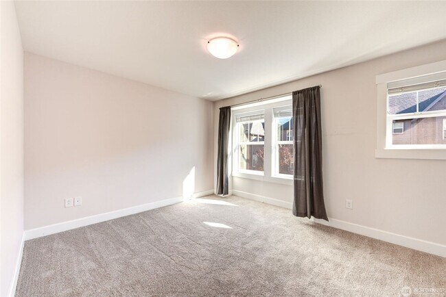 Building Photo - 1313 Brooklyn Walk NE