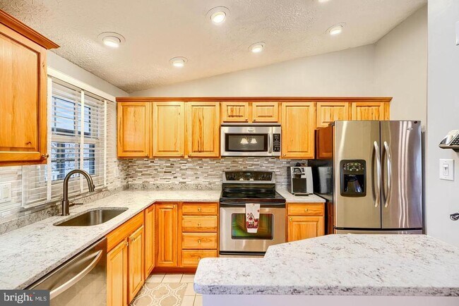 Building Photo - 8908 Goldentree Ln