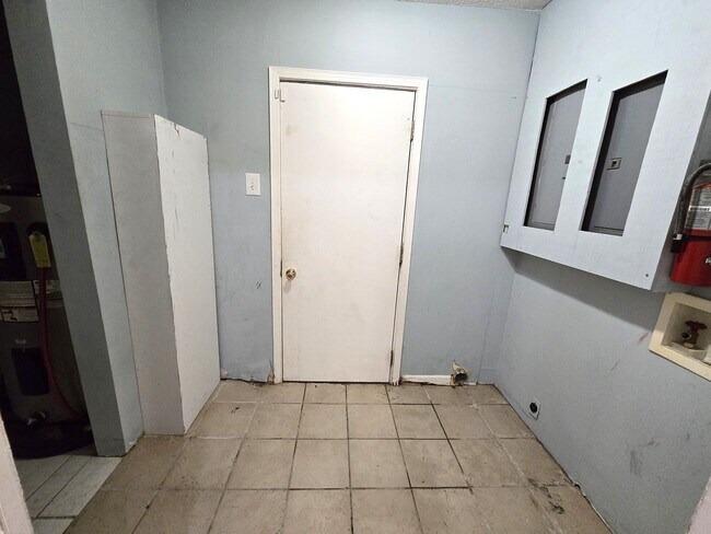 Building Photo - Rent Includes ALL utilities, yard maintenance and Wifi