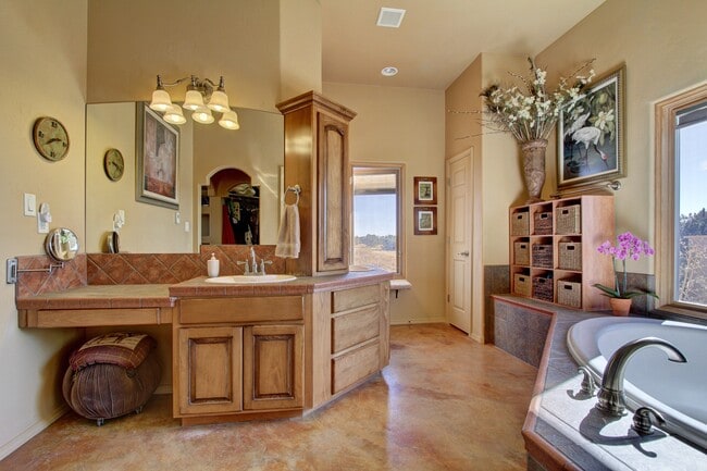 Building Photo - 12 Estancia Ct