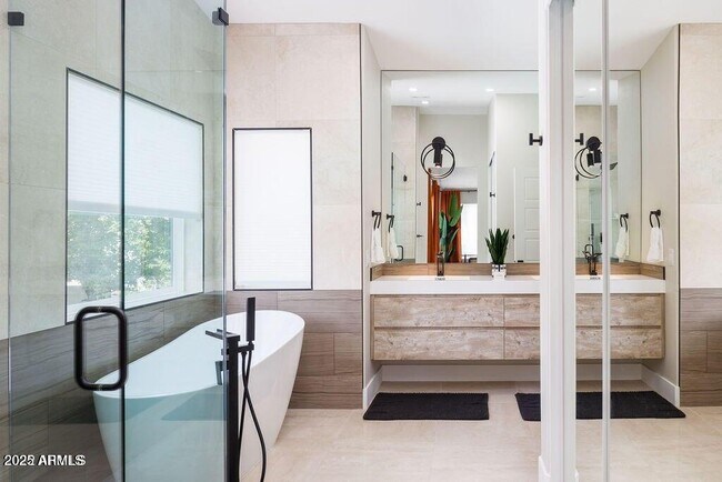 Building Photo - 6174 E Janice Wy