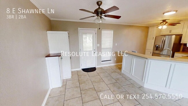 Building Photo - 8 E Shawnee Ln