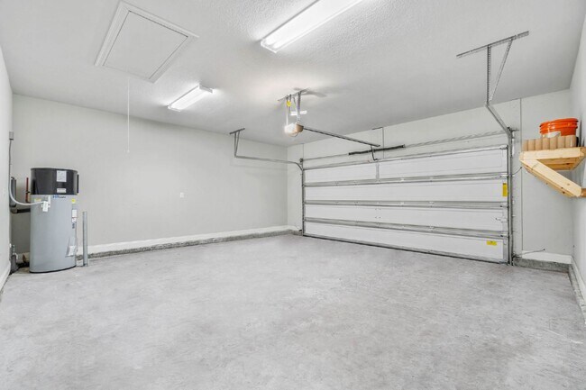 Building Photo - 2140 Nina St