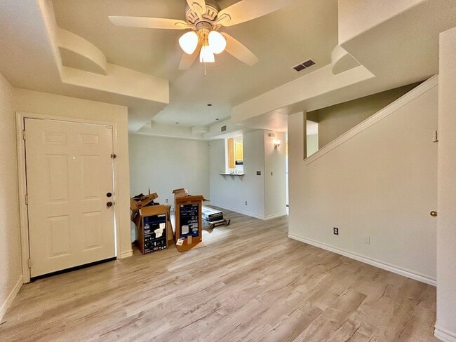 Building Photo - 1000 Ranchway Dr