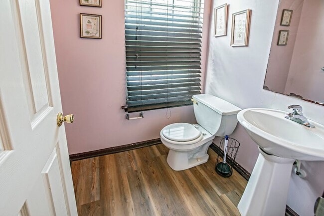 Building Photo - Charming Townhome in Brennan Estates